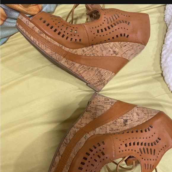 Used - Picture 3 of 4